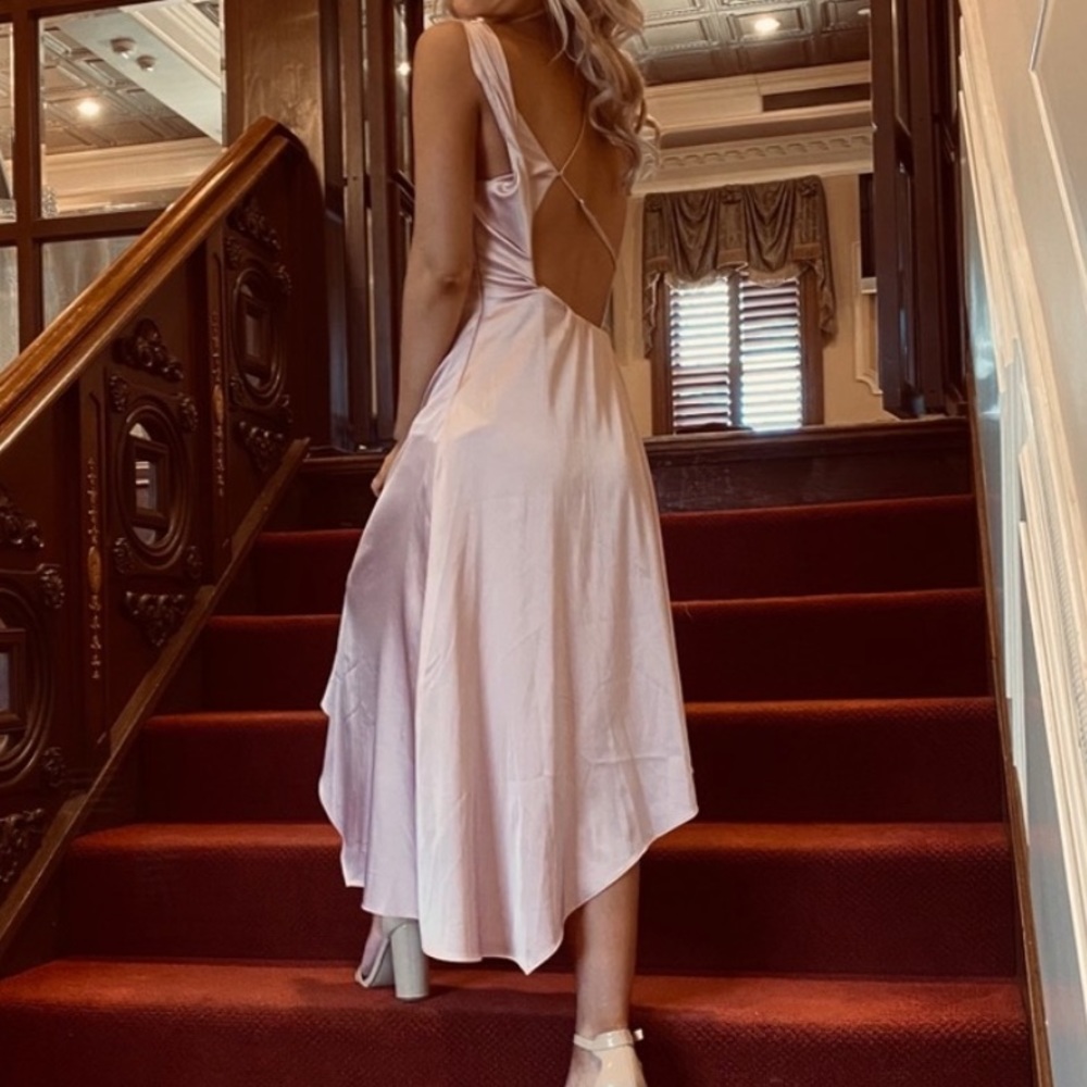 Lulu’s light pink open back satin midi dress size small